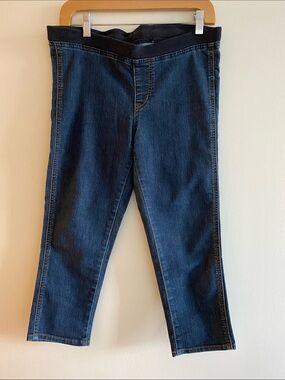 🎀3 for $19 ✨ Uniqlo Dark Blue Denim Pull-On Stretch Capri Shorts Jeans